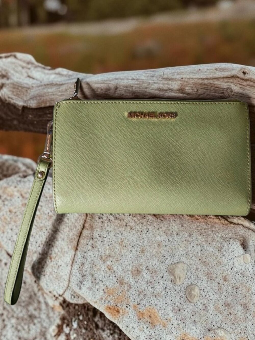 EUC MICHAEL KORS Jet Set Travel Double Zip Wallet Saffiano Leather Light Sage